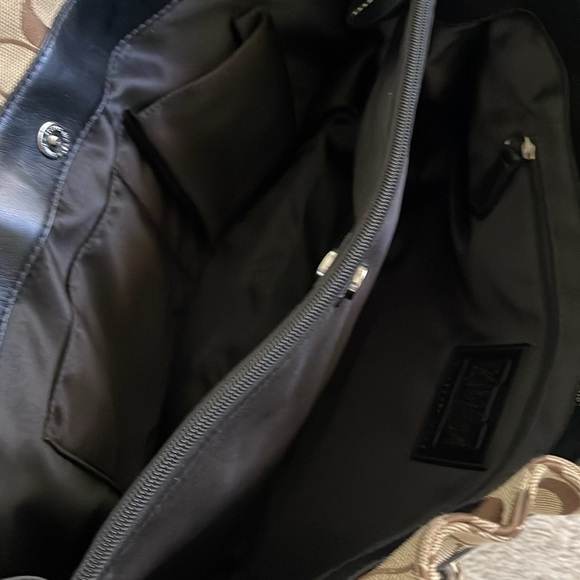 Coach Penelope Signature collection Purse  Tan  Black  Slvr
Hardware - Picture 6 of 14